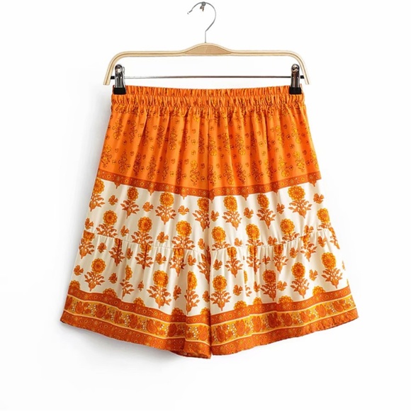 027 Boho Green Floral Gypsy Elastic Waist Shorts - Picture 4 of 8